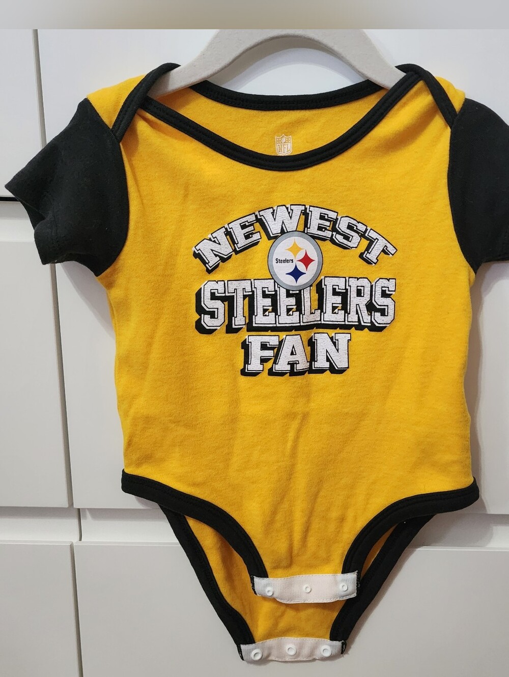 Pittsburgh Steelers NFL Yellow and Black Baby One-Piece Bodysuit 12M.